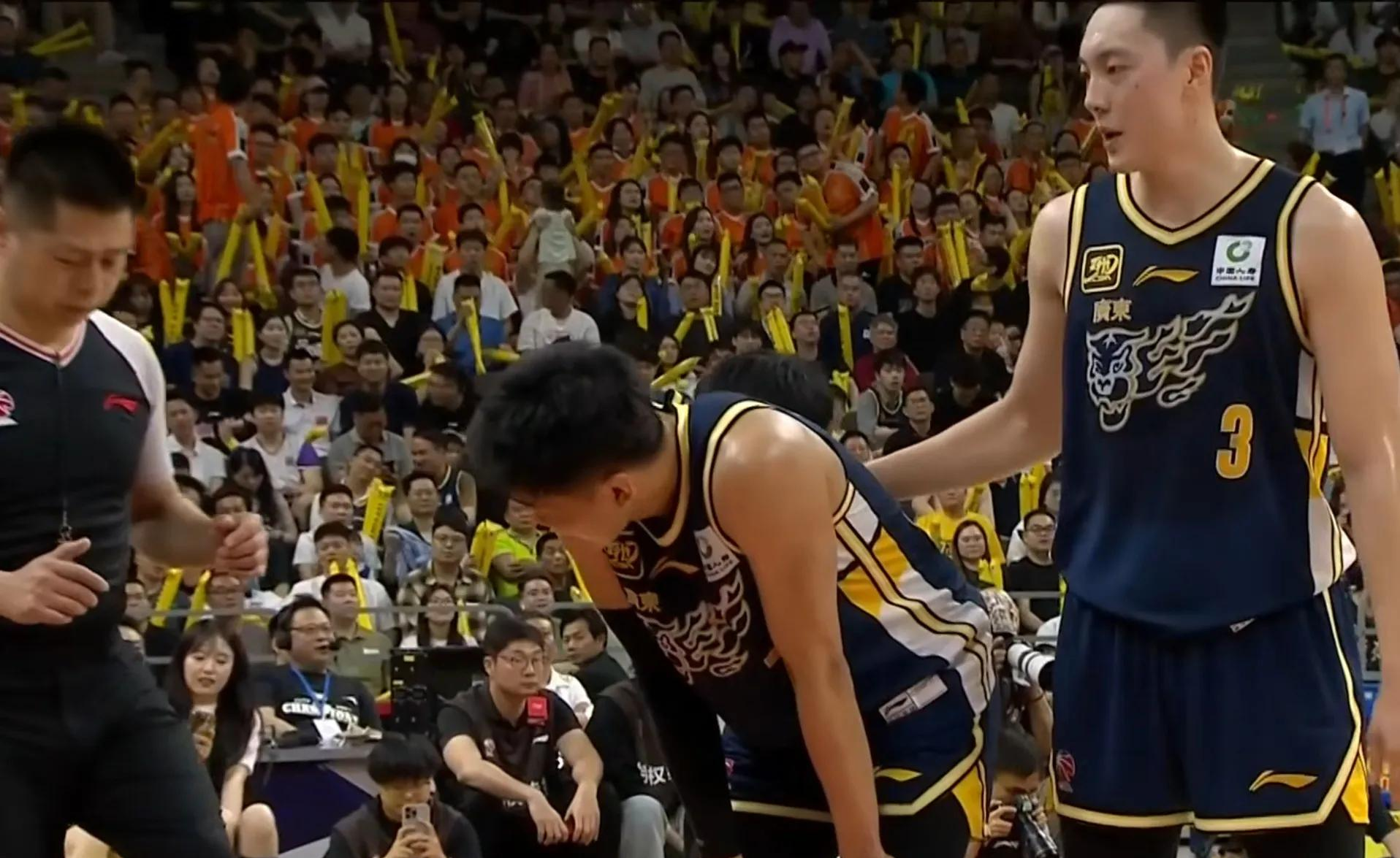 加时末段广东宏远备战英超，调整名单细节曝光，话题不断，年轻球员得到机会的简单介绍